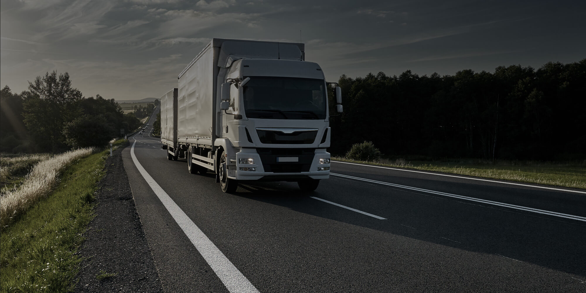 街をつくるのは、この一台だ。生コンクリートを運び、街の基盤を支えるミキサー車ドライバー。